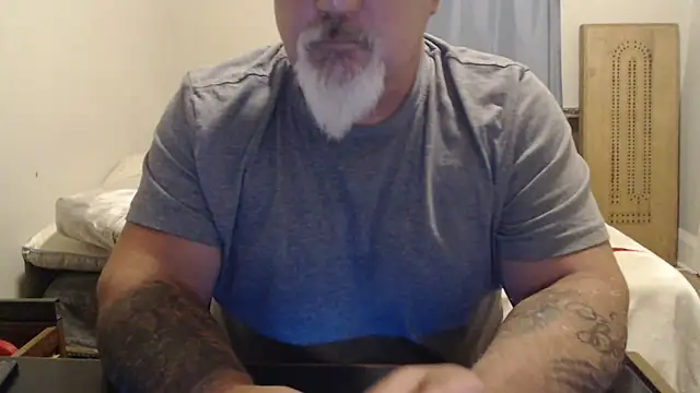 Newfiesausage1972 online show from September 8, 2025, 2:49 pm