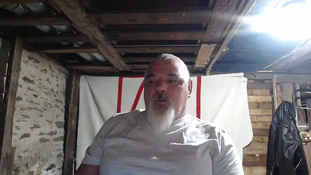 Newfiesausage1972 online show from November 16, 2025, 9:15 am