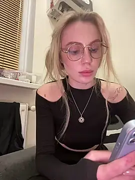 Snapshot of meanexx chatting on December 7, 2024, 9:55 pm meanexx online show from December 7, 2024, 9:55 pm