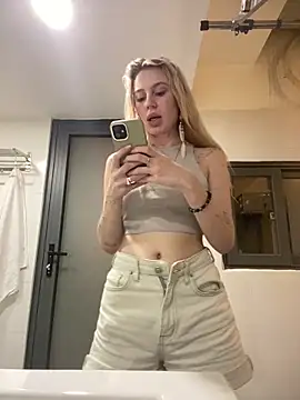 Snapshot of meanexx chatting on December 28, 2024, 5:25 pm meanexx online show from December 28, 2024, 5:25 pm