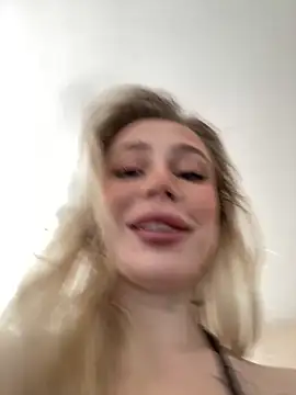 Snapshot of meanexx chatting on March 16, 2025, 6:42 am meanexx online show from March 16, 2025, 6:42 am