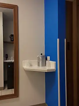 1BeautyN1Beast online show from December 18, 2025, 1:44 am