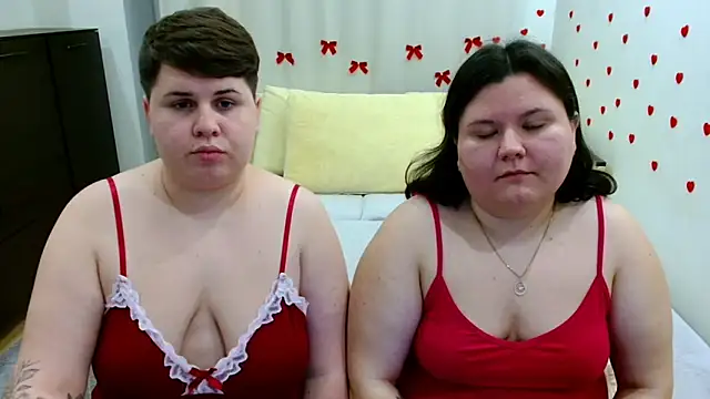 Snapshot of BeckyAndHellen chatting on October 22, 2025, 6:51 pm BeckyAndHellen online show from October 22, 2025, 6:51 pm