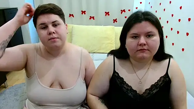 Snapshot of BeckyAndHellen chatting on October 25, 2025, 11:40 am BeckyAndHellen online show from October 25, 2025, 11:40 am