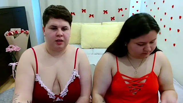 Snapshot of BeckyAndHellen chatting on October 28, 2025, 11:25 am BeckyAndHellen online show from October 28, 2025, 11:25 am