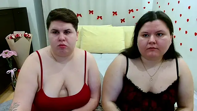 Snapshot of BeckyAndHellen chatting on October 29, 2025, 6:09 pm BeckyAndHellen online show from October 29, 2025, 6:09 pm