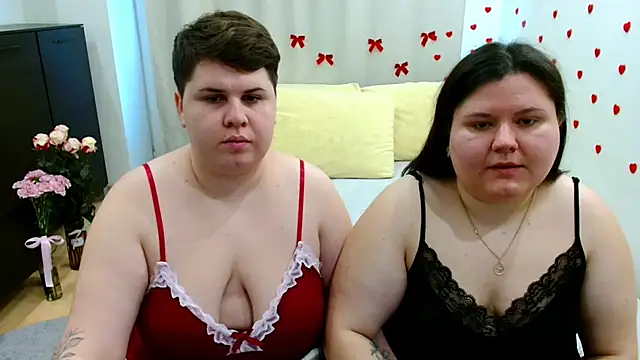 Snapshot of BeckyAndHellen chatting on October 30, 2025, 11:33 am BeckyAndHellen online show from October 30, 2025, 11:33 am