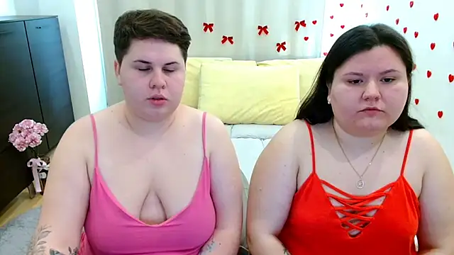 Snapshot of BeckyAndHellen chatting on November 1, 2025, 10:17 am BeckyAndHellen online show from November 1, 2025, 10:17 am