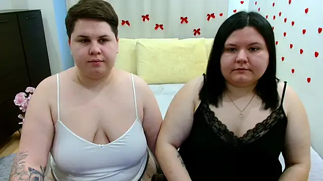 Snapshot of BeckyAndHellen chatting on November 6, 2025, 11:11 am BeckyAndHellen online show from November 6, 2025, 11:11 am