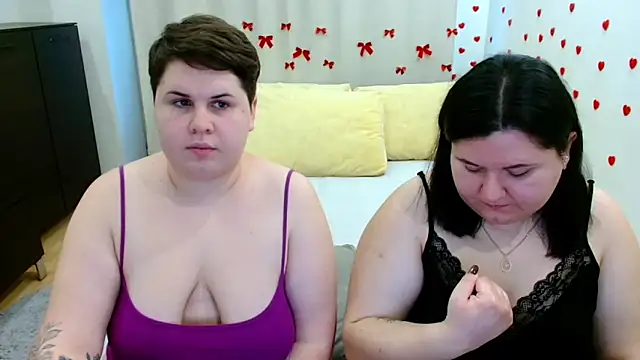 Snapshot of BeckyAndHellen chatting on November 11, 2025, 1:00 pm BeckyAndHellen online show from November 11, 2025, 1:00 pm