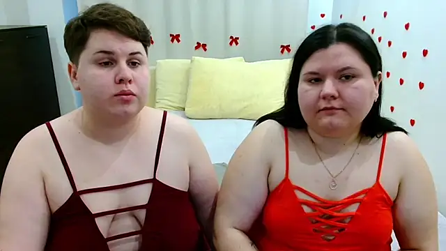 Snapshot of BeckyAndHellen chatting on November 28, 2025, 12:08 pm BeckyAndHellen online show from November 28, 2025, 12:08 pm