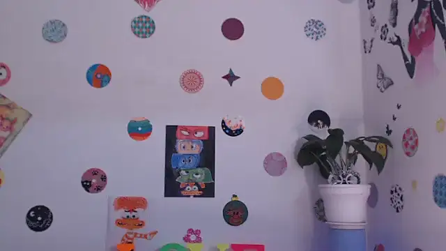 Yaumiko online show from January 18, 2025, 4:42 pm