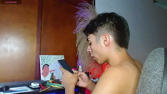 justin alexxx online show from February 4, 2025, 11:59 pm