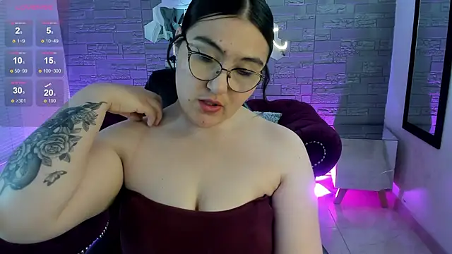 Snapshot of conniejames_m chatting on November 19, 2025, 12:38 pm conniejames m online show from November 19, 2025, 12:38 pm