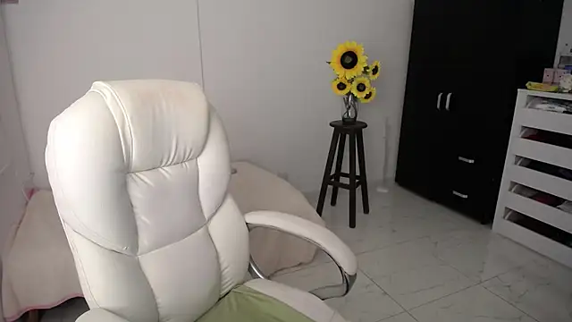 ana milf online show from February 7, 2025, 11:34 pm