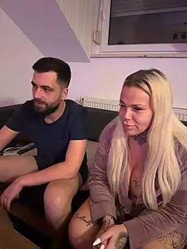 Snapshot of LeniGold_Official chatting on November 10, 2025, 9:36 pm LeniGold Official online show from November 10, 2025, 9:36 pm