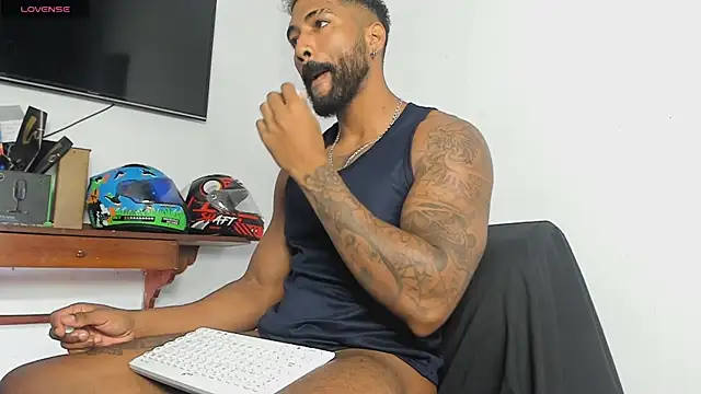 Snapshot of Xander_Str0ng chatting on December 5, 2025, 12:36 pm Xander Str0ng online show from December 5, 2025, 12:36 pm