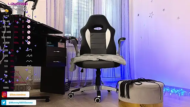 misskaassandraa online show from March 18, 2025, 10:25 am