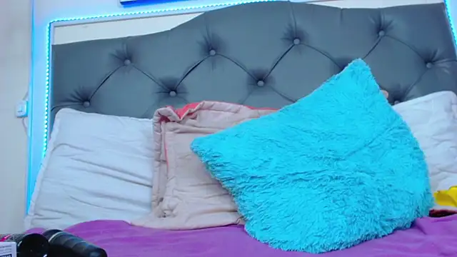 mia xx1 online show from December 11, 2024, 6:47 am