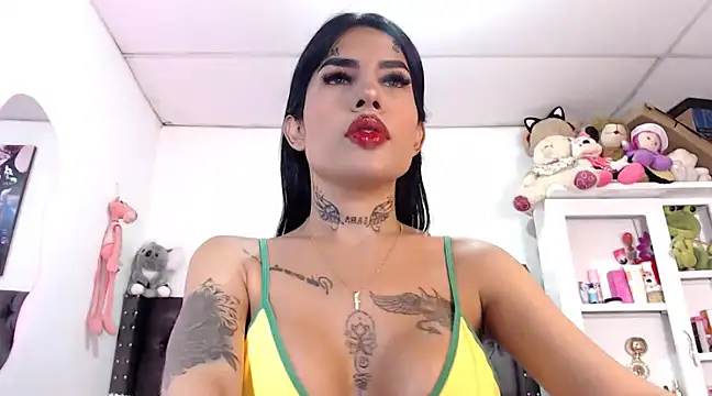 Snapshot of saragill323 chatting on December 20, 2024, 6:45 pm saragill323 online show from December 20, 2024, 6:45 pm