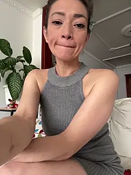 Yulia sx online show from December 14, 2025, 7:51 pm