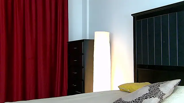 Snapshot of Yanira_Muslim chatting on November 18, 2025, 5:12 am Yanira Muslim online show from November 18, 2025, 5:12 am