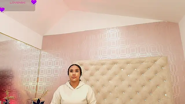 Snapshot of Sara_Desire chatting on January 15, 2025, 12:25 pm Sara Desire online show from January 15, 2025, 12:25 pm