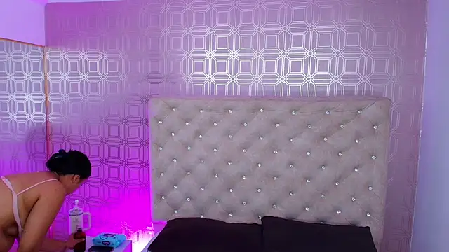 Snapshot of Sara_Desire chatting on February 3, 2025, 12:25 pm Sara Desire online show from February 3, 2025, 12:25 pm