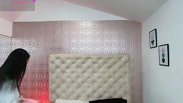 Snapshot of Sara_Desire chatting on March 6, 2025, 12:30 pm Sara Desire online show from March 6, 2025, 12:30 pm