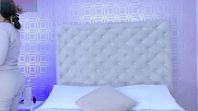 Snapshot of Sara_Desire chatting on September 14, 2025, 12:15 pm Sara Desire online show from September 14, 2025, 12:15 pm