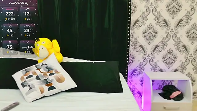 Snapshot of Sara_Desire chatting on October 1, 2025, 3:23 am Sara Desire online show from October 1, 2025, 3:23 am