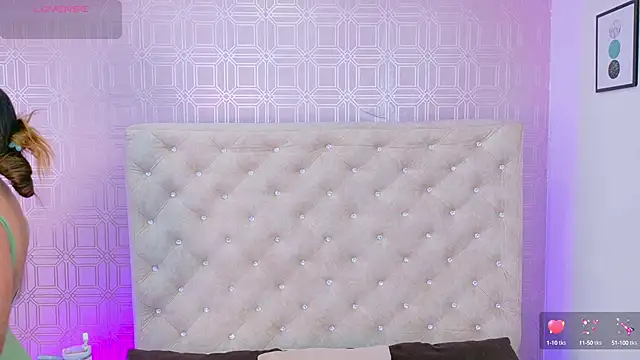 Snapshot of Sara_Desire chatting on October 2, 2025, 11:50 am Sara Desire online show from October 2, 2025, 11:50 am