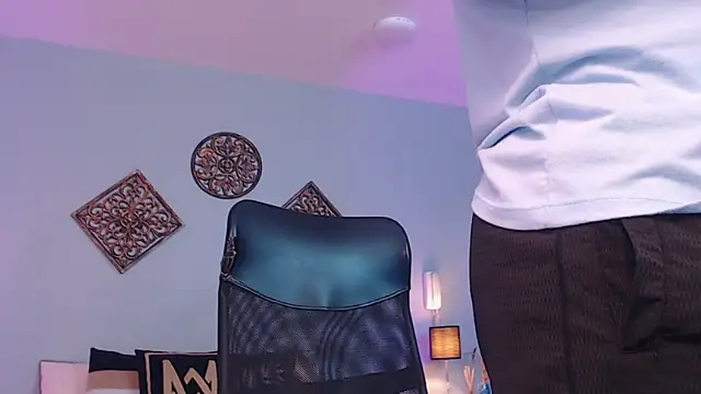 Snapshot of JeremyLowe chatting on January 21, 2025, 1:11 pm JeremyLowe online show from January 21, 2025, 1:11 pm