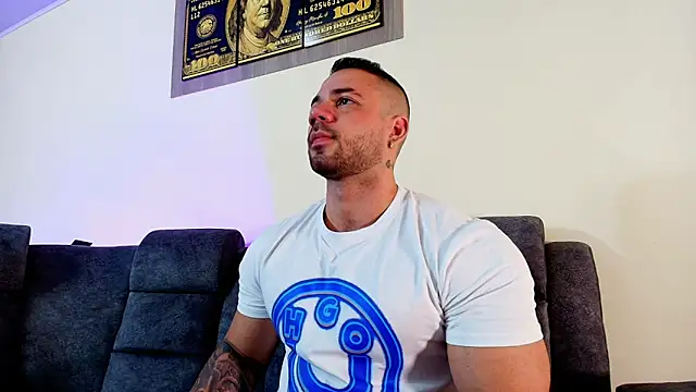 Snapshot of JeremyLowe chatting on October 20, 2025, 7:03 pm JeremyLowe online show from October 20, 2025, 7:03 pm