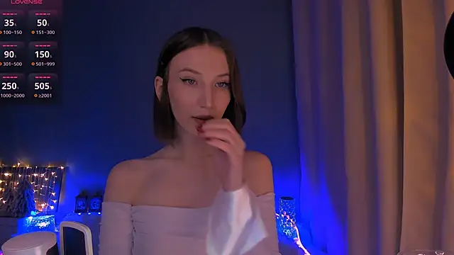 ellaamber online show from January 13, 2025, 9:31 pm