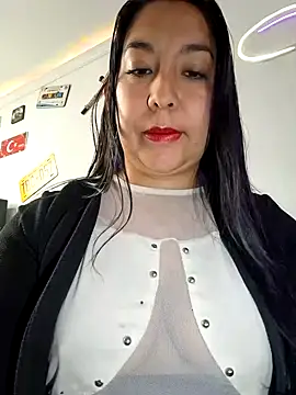 Bella keny online show from February 3, 2025, 3:49 pm