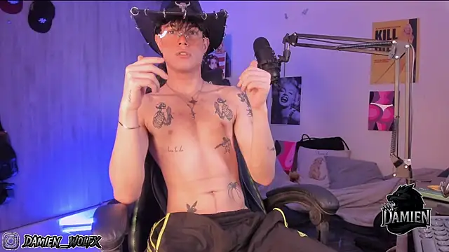 Snapshot of cinnamon_boyxxx chatting on November 13, 2025, 3:49 am cinnamon boyxxx online show from November 13, 2025, 3:49 am