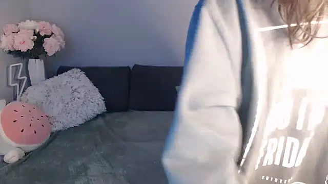 Snapshot of Mini_Diva chatting on January 18, 2025, 9:13 am Mini Diva online show from January 18, 2025, 9:13 am