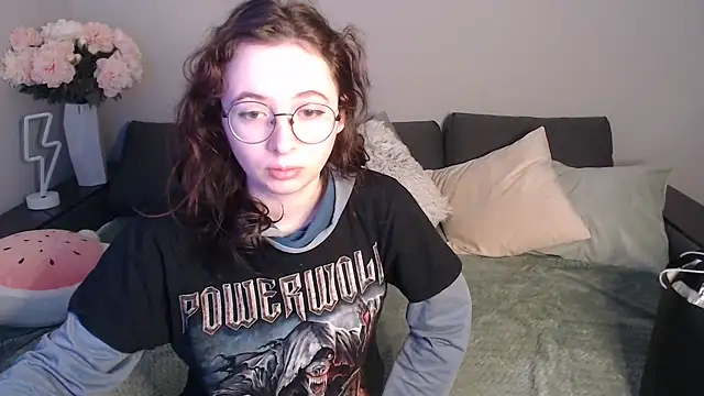 Snapshot of Mini_Diva chatting on February 4, 2025, 9:07 am Mini Diva online show from February 4, 2025, 9:07 am