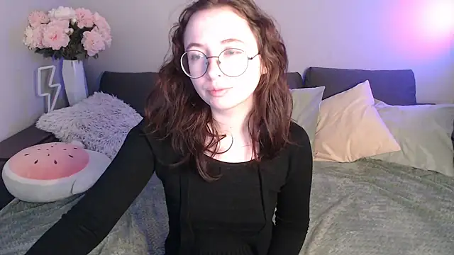 Snapshot of Mini_Diva chatting on February 8, 2025, 9:13 am Mini Diva online show from February 8, 2025, 9:13 am