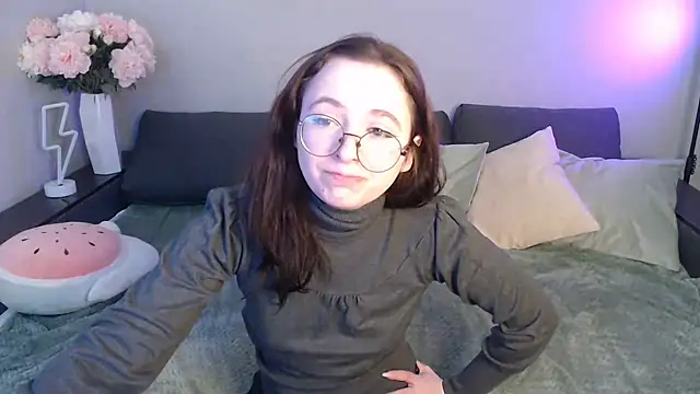 Snapshot of Mini_Diva chatting on February 11, 2025, 9:09 am Mini Diva online show from February 11, 2025, 9:09 am