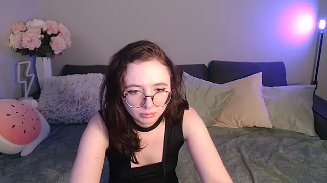 Snapshot of Mini_Diva chatting on February 14, 2025, 12:25 pm Mini Diva online show from February 14, 2025, 12:25 pm