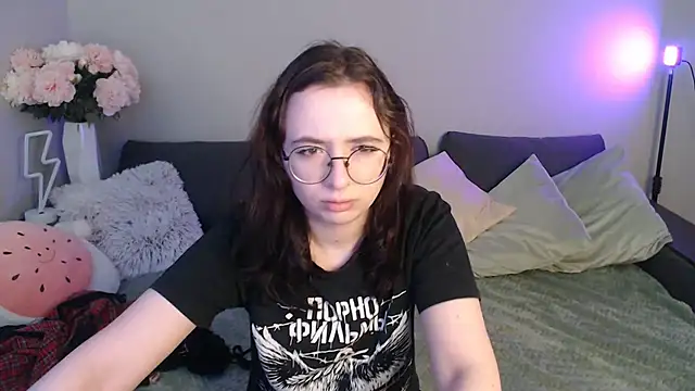 Snapshot of Mini_Diva chatting on February 26, 2025, 9:21 am Mini Diva online show from February 26, 2025, 9:21 am