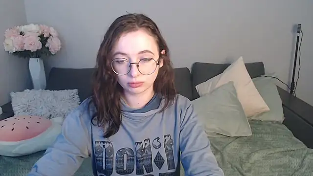 Snapshot of Mini_Diva chatting on March 9, 2025, 9:13 am Mini Diva online show from March 9, 2025, 9:13 am