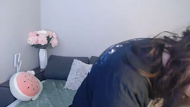 Snapshot of Mini_Diva chatting on March 18, 2025, 9:09 am Mini Diva online show from March 18, 2025, 9:09 am