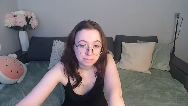 Snapshot of Mini_Diva chatting on March 21, 2025, 9:12 am Mini Diva online show from March 21, 2025, 9:12 am