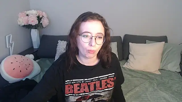 Snapshot of Mini_Diva chatting on March 22, 2025, 9:13 am Mini Diva online show from March 22, 2025, 9:13 am