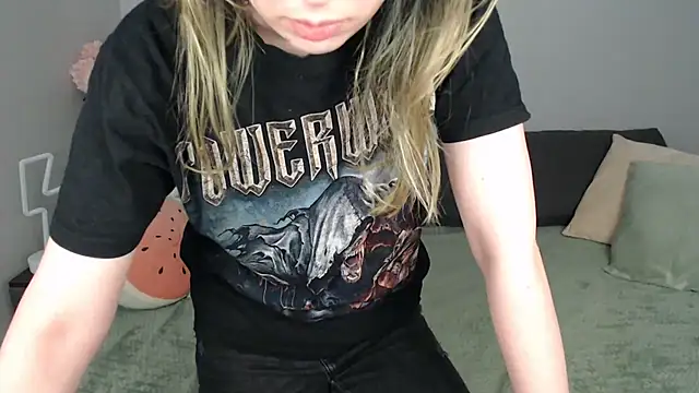 Snapshot of Mini_Diva chatting on September 12, 2025, 8:03 am Mini Diva online show from September 12, 2025, 8:03 am