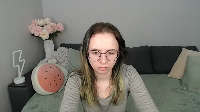 Snapshot of Mini_Diva chatting on September 13, 2025, 8:14 am Mini Diva online show from September 13, 2025, 8:14 am