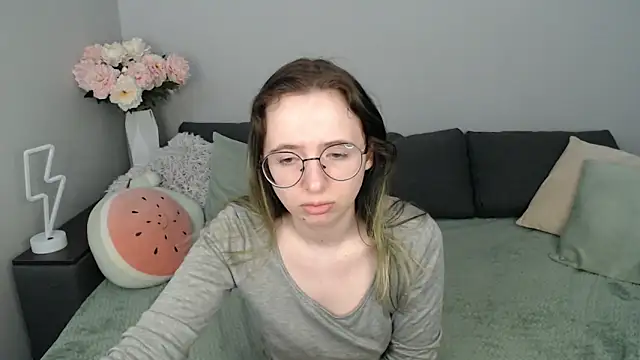 Snapshot of Mini_Diva chatting on September 14, 2025, 8:13 am Mini Diva online show from September 14, 2025, 8:13 am